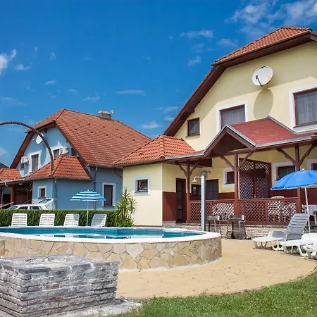 펜션 Familia Nyaralo 6a Balatonmáriafürdő