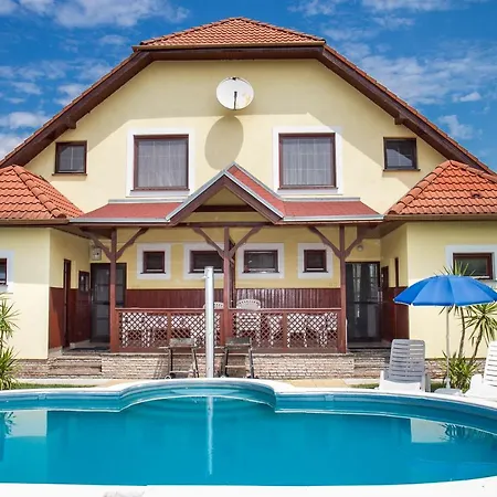 Familia Nyaralo 6a 펜션 *